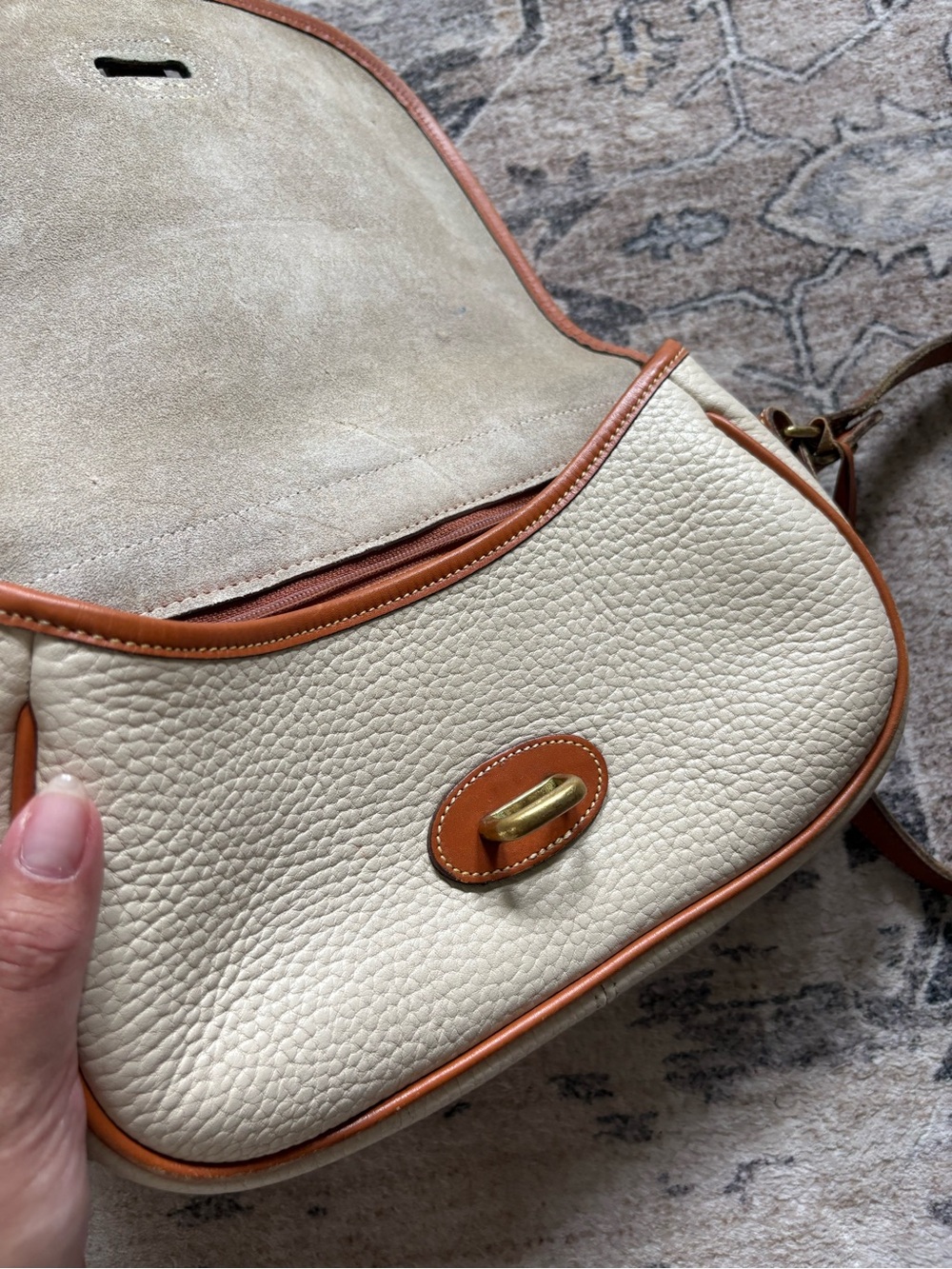 Vintage Dooney & Bourke Equestrian Crossbody Bag Cream Pebbled Leather AWL - Picture 12 of 13
